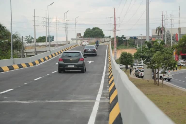 Viaduto na Avenida das Torres é inaugurado em Manaus