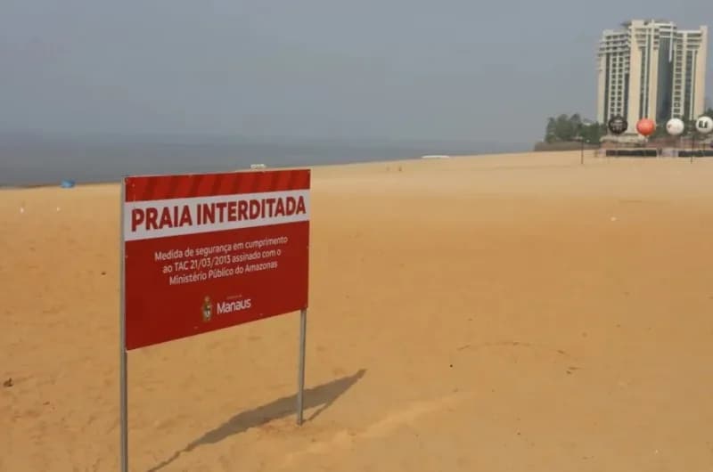 Praia da Ponta Negra segue interditada para banho em Manaus