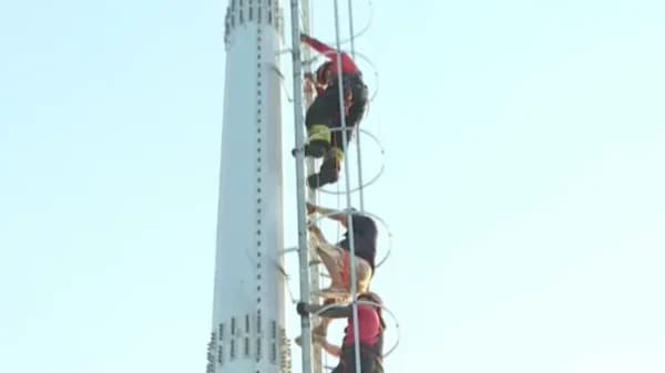 Criminoso fica preso no alto de torre ao tentar furtar fios, em Manaus