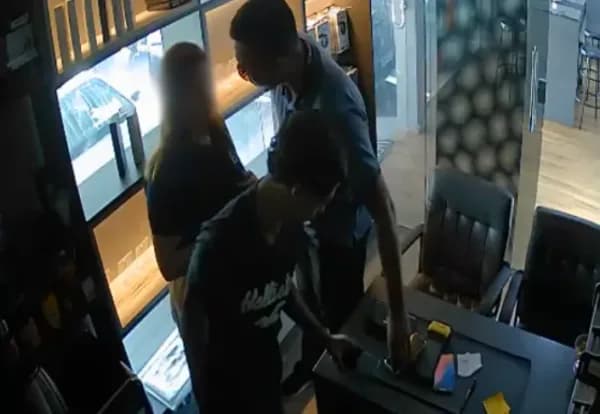 VÍDEO: Criminosos armados invadem loja e aterrorizam funcionária no Parque 10, em Manaus