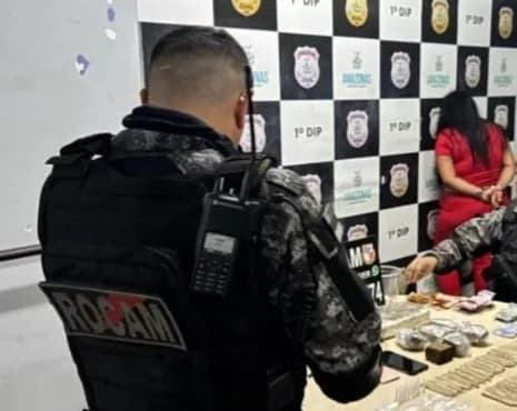 Mulher é presa em mercadinho usado como ‘boca de fumo’, no Centro de Manaus