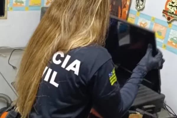 Professor é investigado por produzir vídeos de sexo com aluna menor de idade no DF