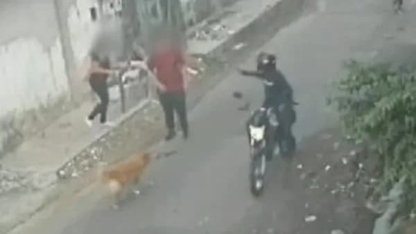 VÍDEO: Estudantes são surpreendidos e assaltados a caminho de escola em Manaus