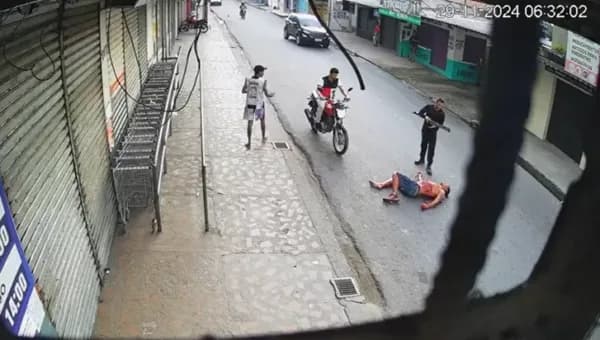 IMAGENS FORTES: Veja o momento que homem é esfaqueado e espancado por criminosos no Novo Israel