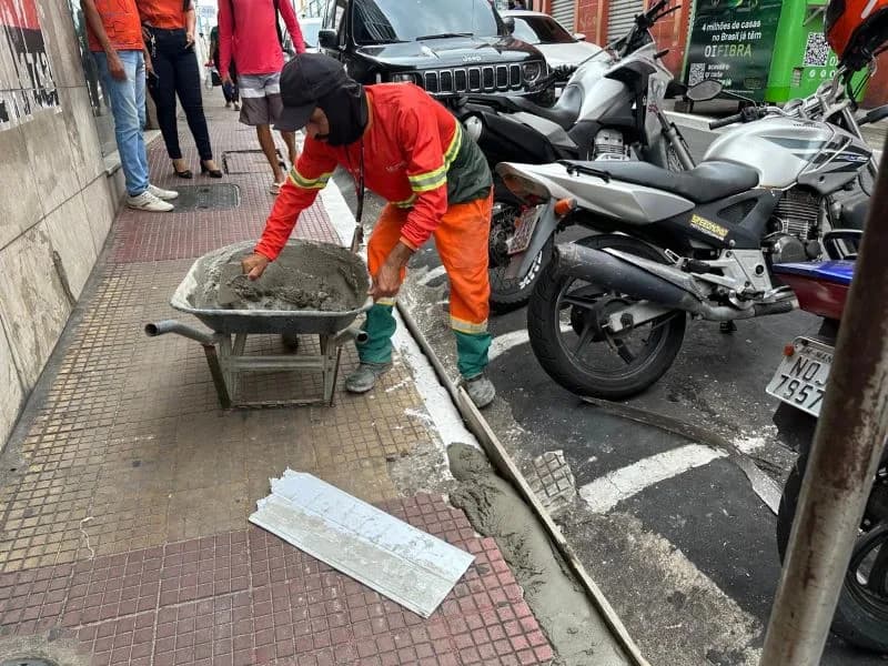 Prefeitura realiza serviços de manutenção na área central de Manaus