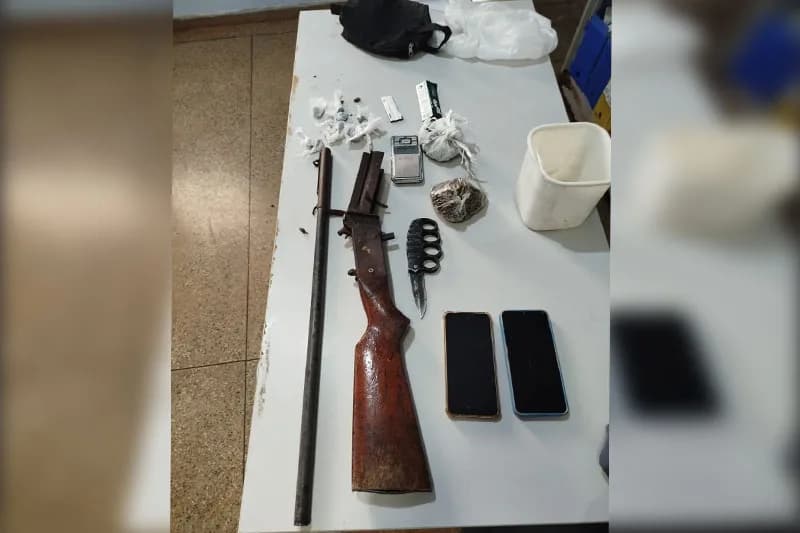 Em Itacoatiara, dupla é presa por envolvimento com o tráfico de drogas