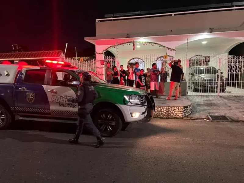 Dois homens são baleados durante ataque em salão de beleza, em Manaus