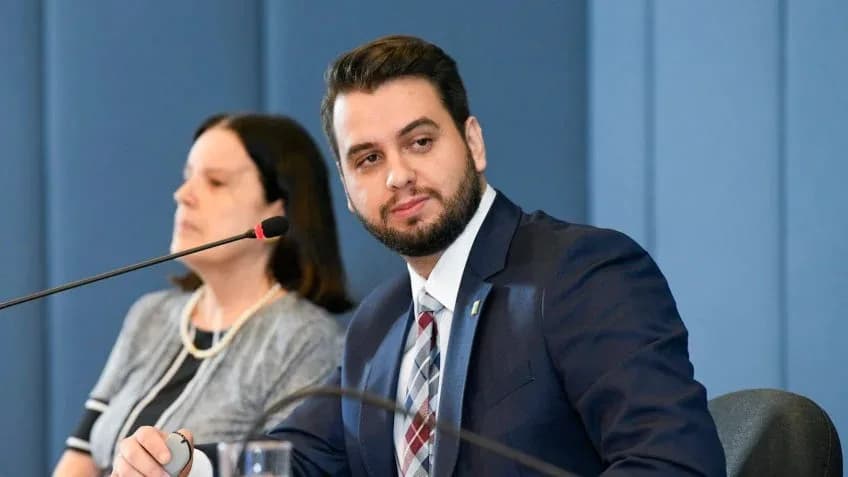 Filipe Martins, ex-assessor de Bolsonaro, é condenado por racismo