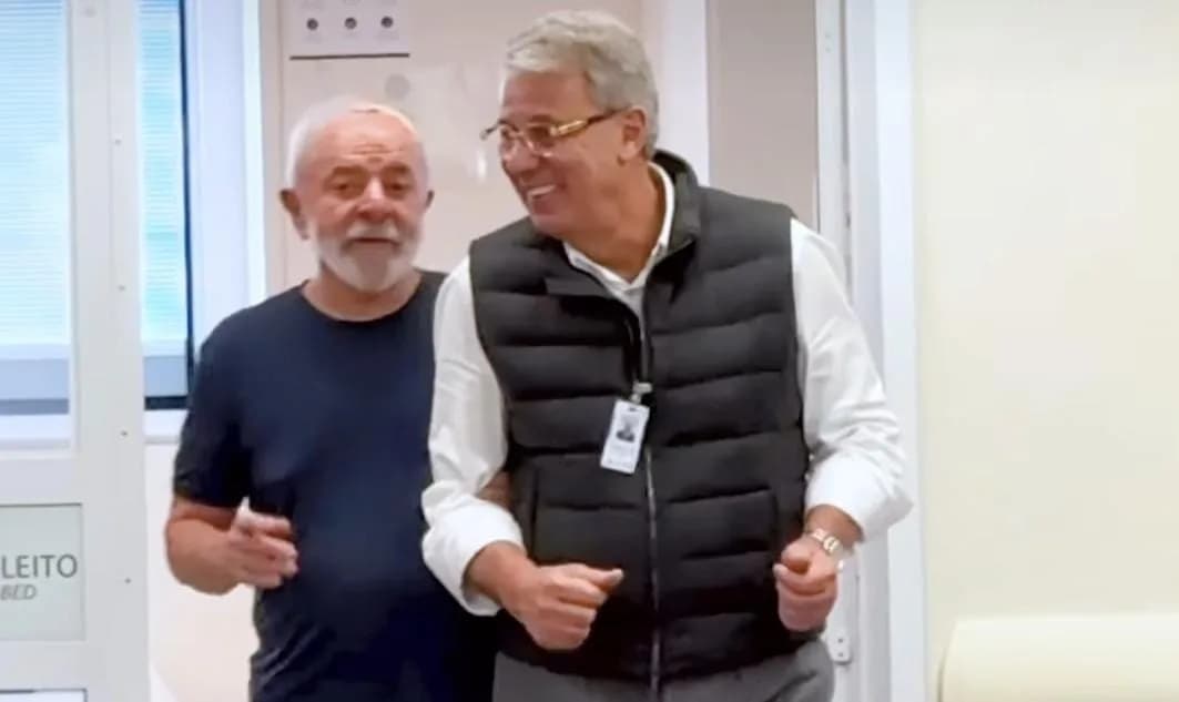 VÍDEO: Presidente Lula caminha por hospital após sair de UTI; veja