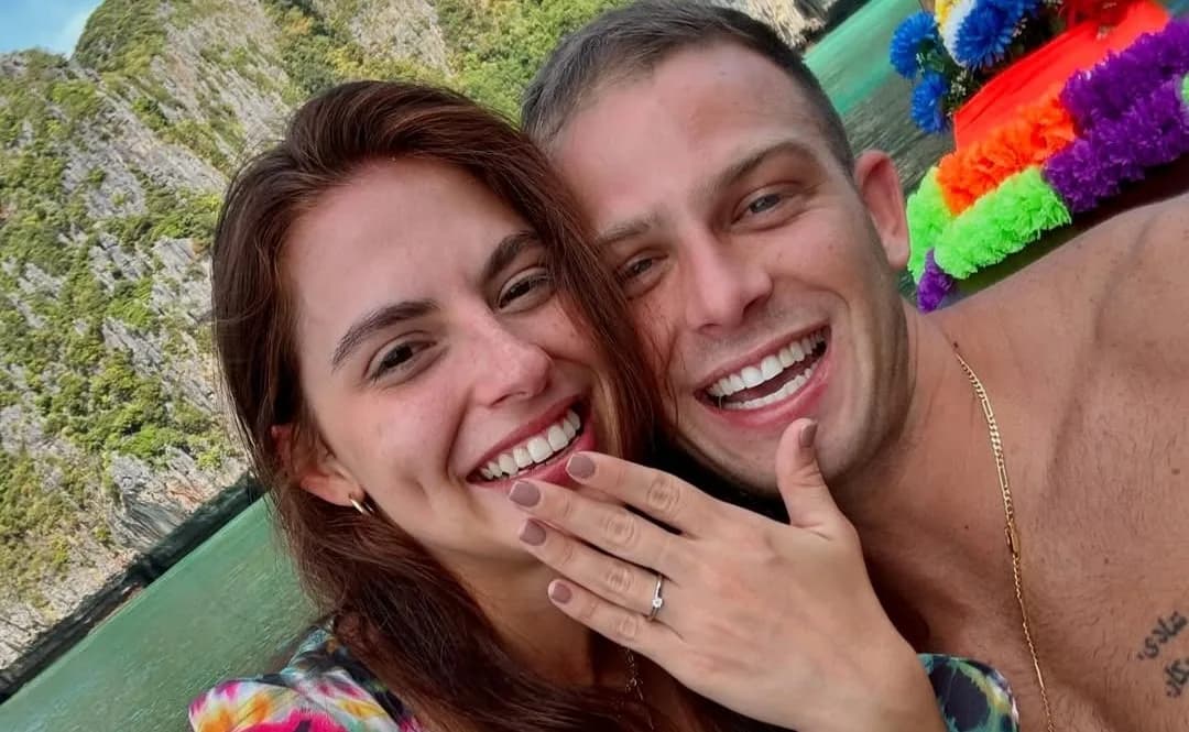 Médica brasileira que morreu em incêndio na Tailândia ficou noiva durante a viagem