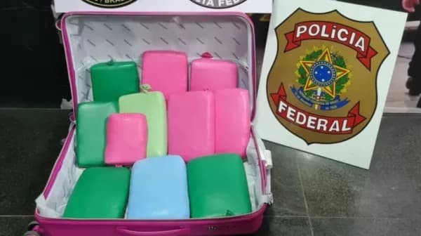 Mulher é presa tentando embarcar com 12 kg de maconha no aeroporto de Manaus