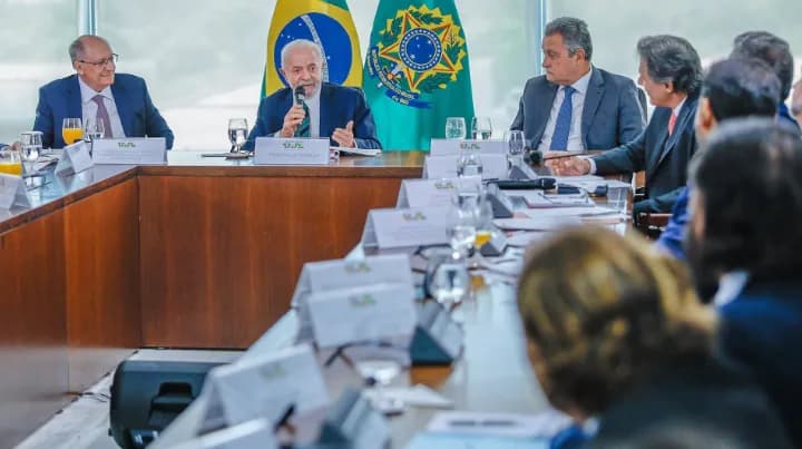 Em clima natalino, Lula deve reunir com ministros nesta sexta-feira (20)