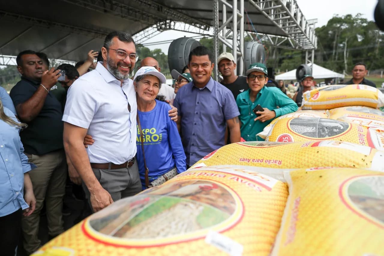 VÍDEO: Wilson Lima entrega 70 toneladas de alimentos para entidades em ação contra estiagem