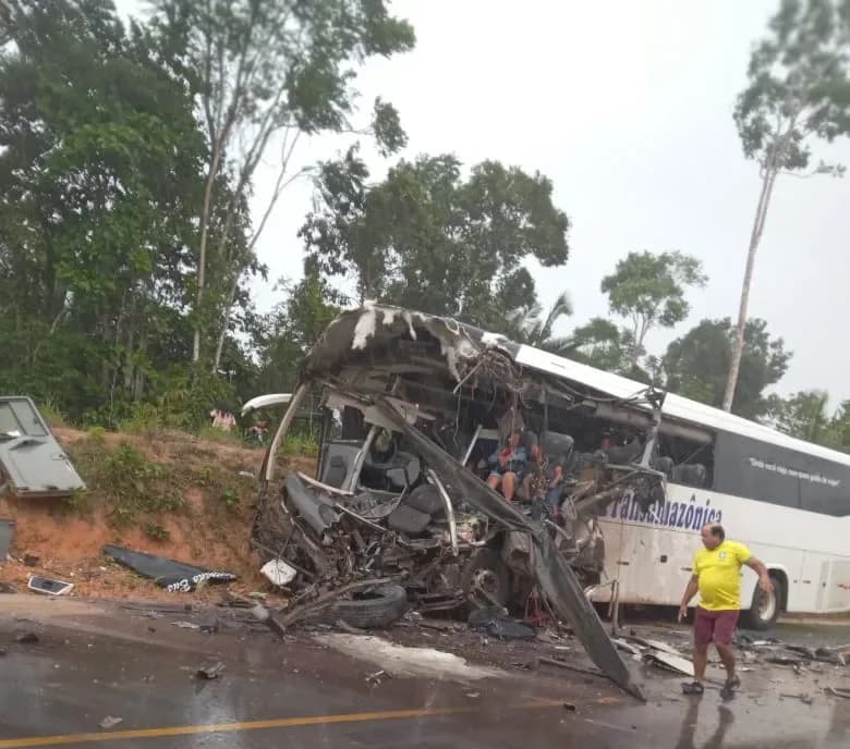 Perícia aponta velocidade de carreta acima de 100km/h quando colidiu com ônibus na AM-010