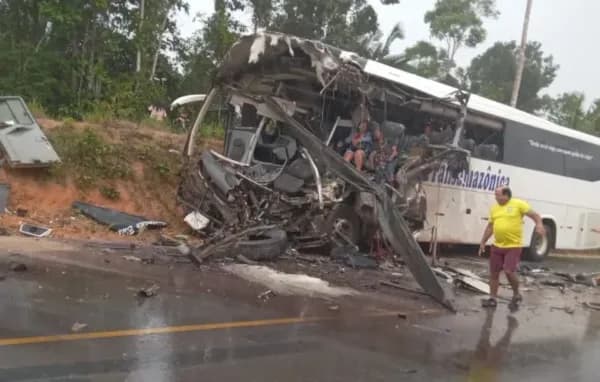 Sobe para quatro o número de mortos em acidente na AM-010