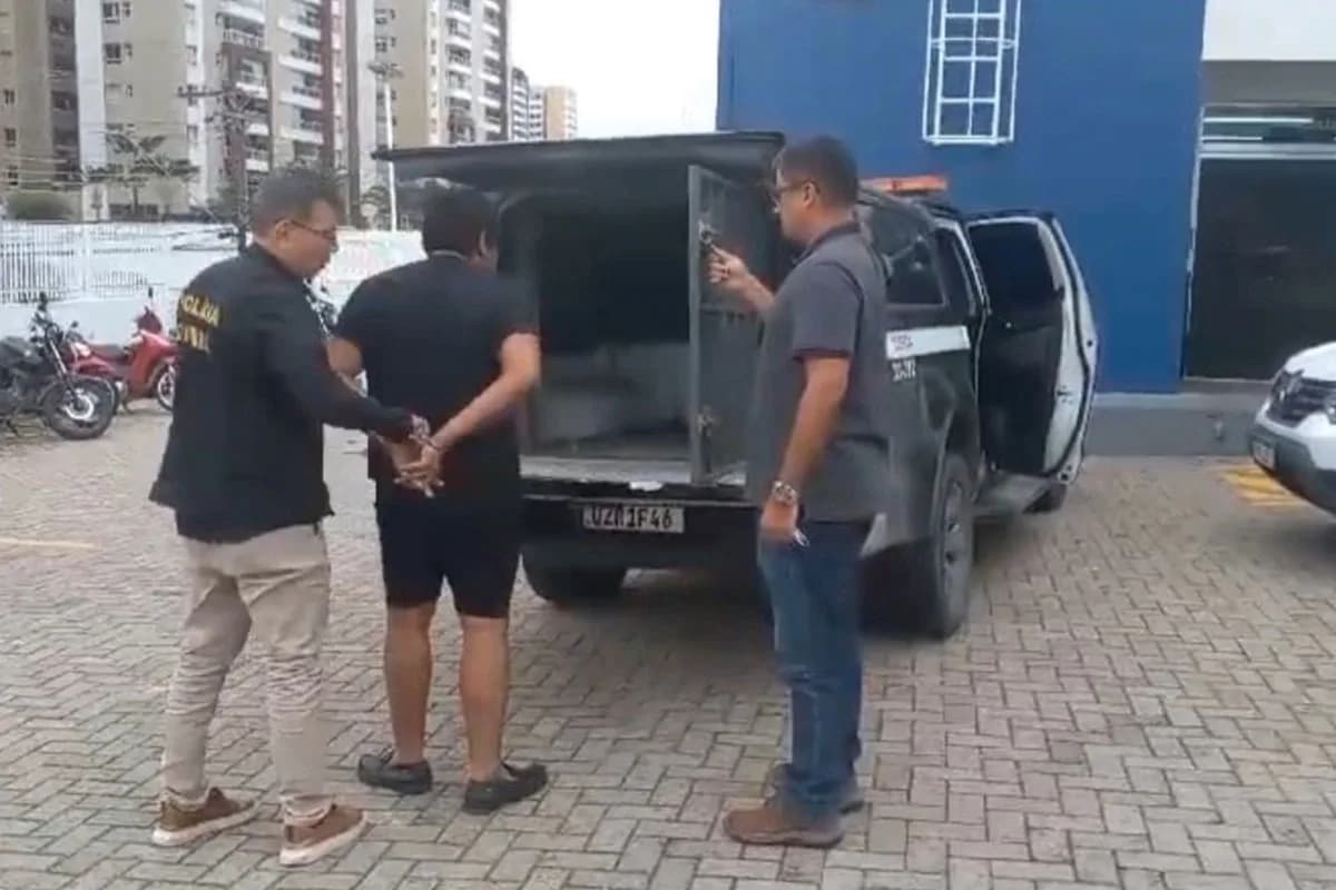 Cantor de arrocha é preso por estuprar e engravidar enteada de 13 anos em Manaus