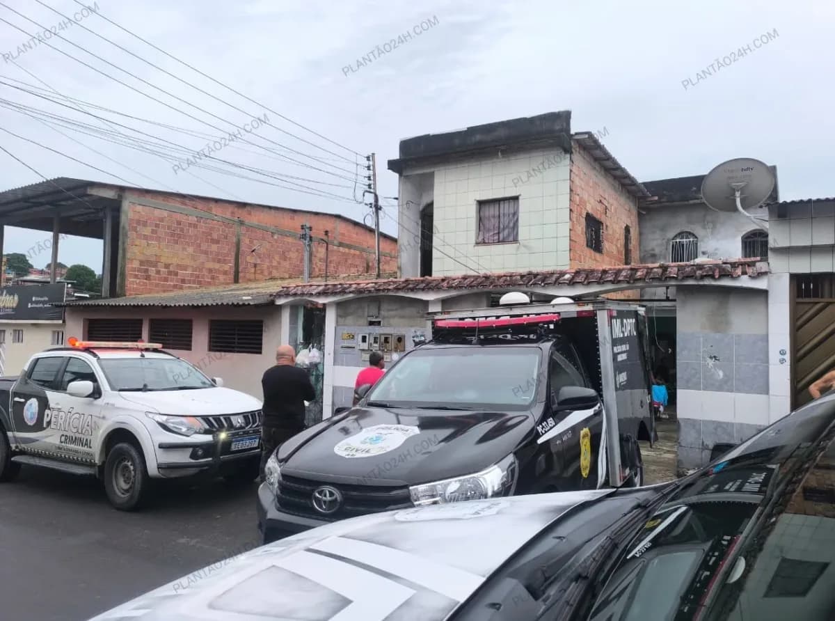 Pistoleiros invadem quitinete e executam homem na frente da esposa e filho em Manaus