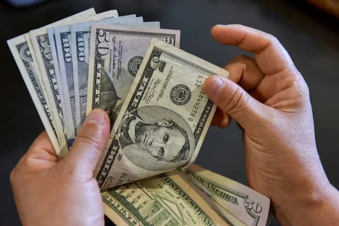 Apesar de intervenções do BC, dólar chega a R$ 6,20: Entenda porque medidas não conseguem conter alta da moeda