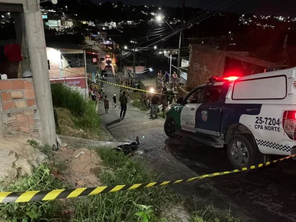 VÍDEO: Homem é morto a facadas e tem moto roubada no bairro Cidade de Deus