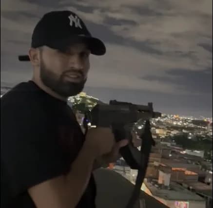 Gerente do CV em Manaus, ‘B’L passou a ser monitorado pela polícia após ostentar fuzil no RJ