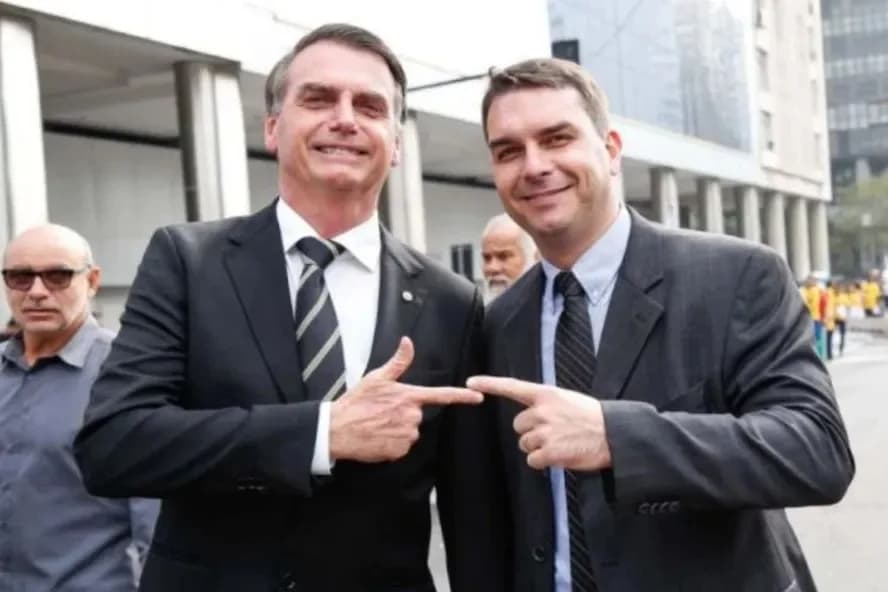 Eleições 2026: Bolsonaro é plano A e B para presidente, afirma Flávio