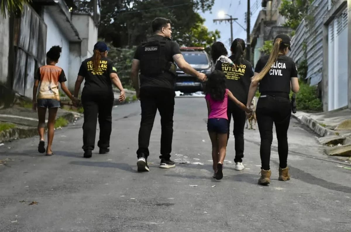 Mãe entregou filha de presente para marido estuprá-la em Manaus