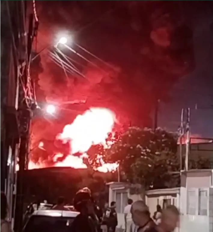 Veja: Incêndio atinge cervejaria AMBEV em Manaus