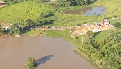 VÍDEO: Duas pessoas morrem e sete ficam ilhadas após naufrágio em SP