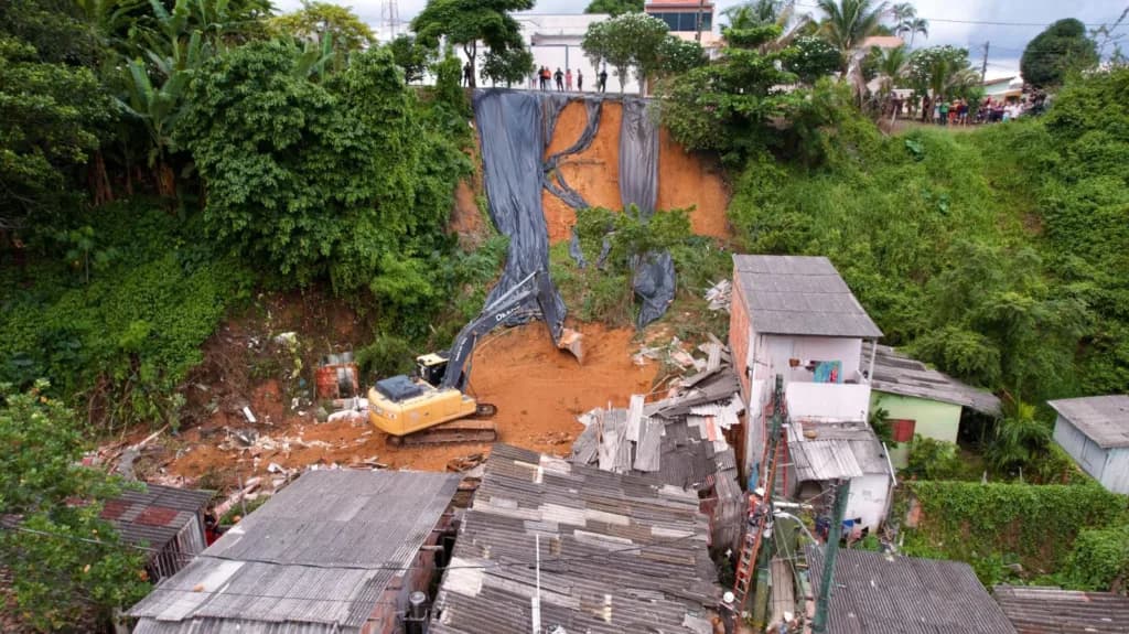 Manaus entra em alerta para alagamentos e deslizamentos