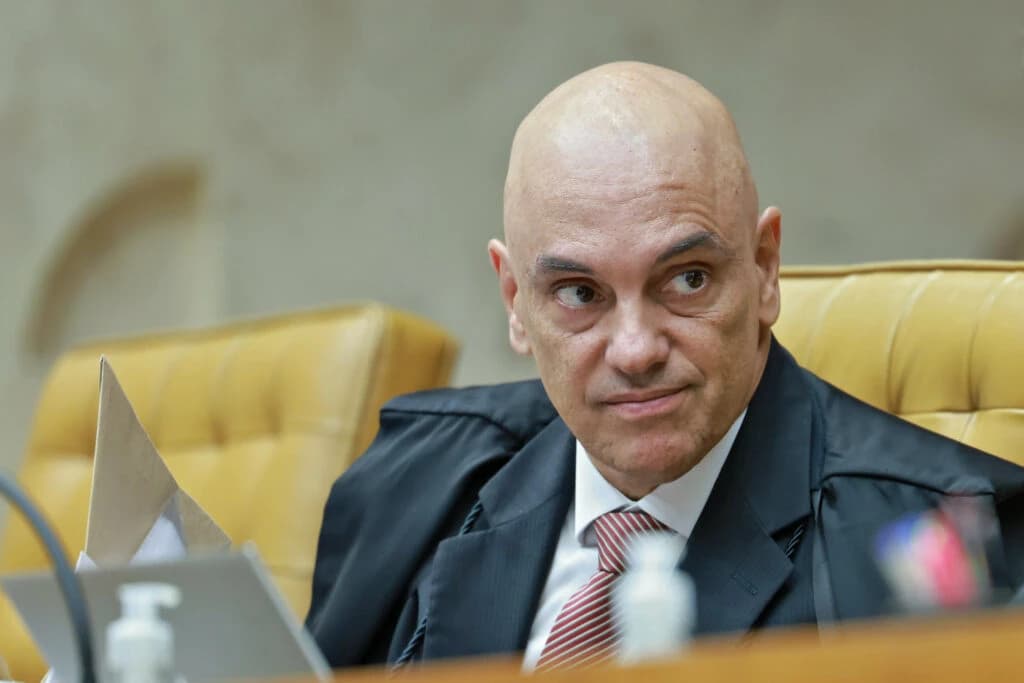 Deputados europeus pedem que União Europeia congele bens de Moraes