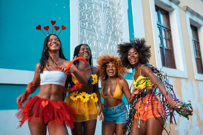Carnaval e glitter: Saiba cuidados para evitar problemas íntimos