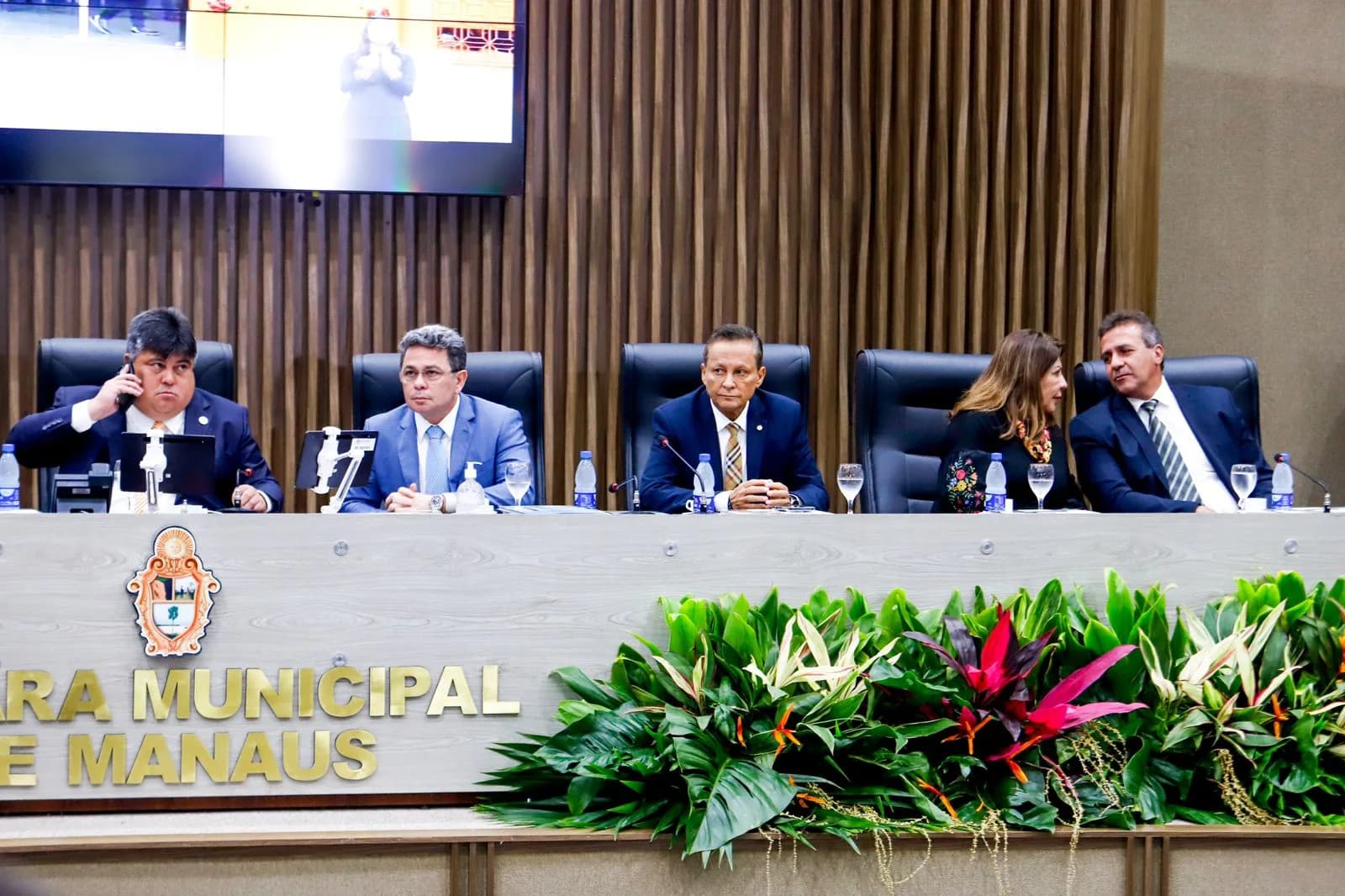 Abertura de atividades na CMM escancarou proximidades e até mesmo distanciamentos