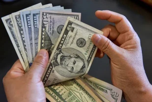 Dólar volta a disparar após novas ameaças de Trump