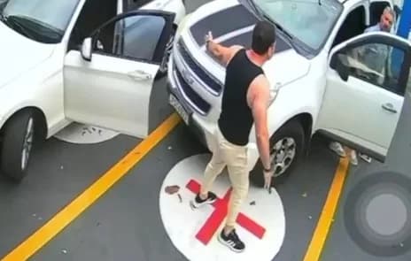 Motorista é agredido no estacionamento após batida com carro de luxo em Sorocaba