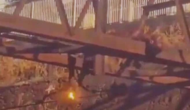 VÍDEO: No RJ, homem morre eletrocutado ao tentar roubar cabos de energia