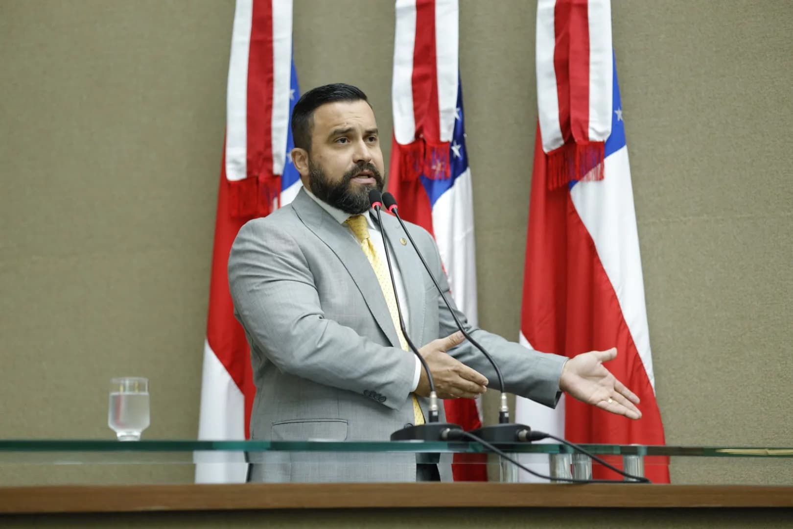 Mandato de George Lins tem projetos de impacto e propostas polêmicas