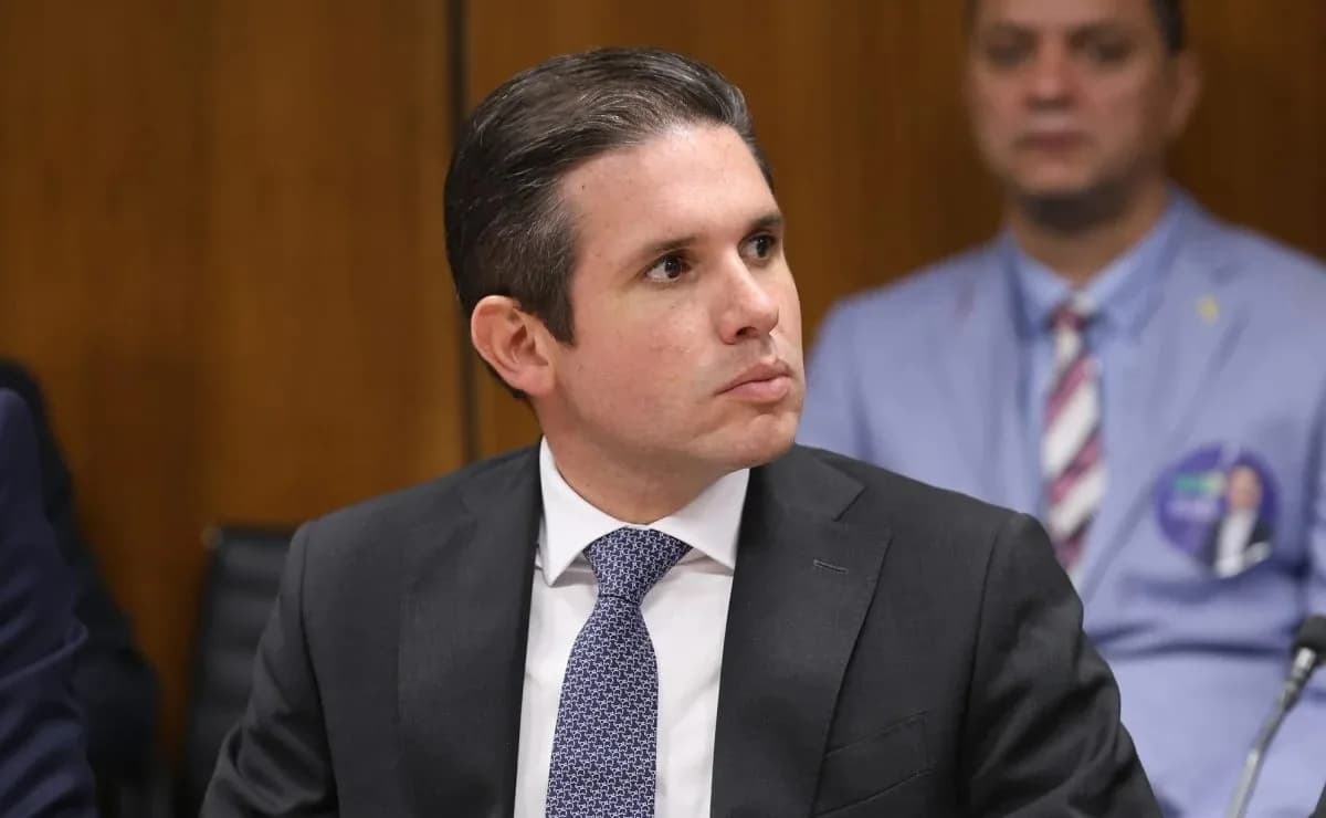 Hugo Motta afirma a líderes partidários que vai pautar anistia na Câmara, e governo prepara reação
