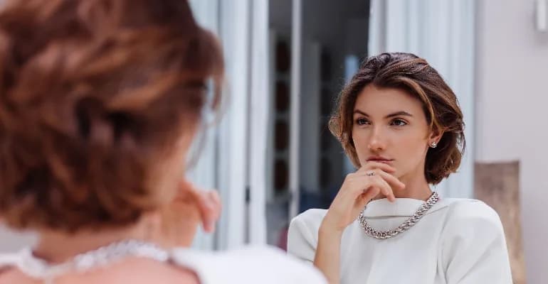 Estudo revela que narcisistas são mais propensos a se sentirem excluídos