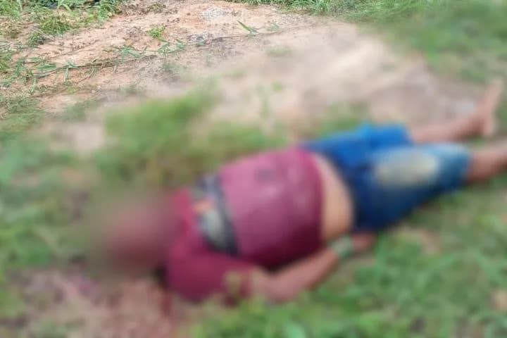 IMAGENS FORTES: Homem é assassinado com 7 tiros no ramal do Maracanã, em Manaus