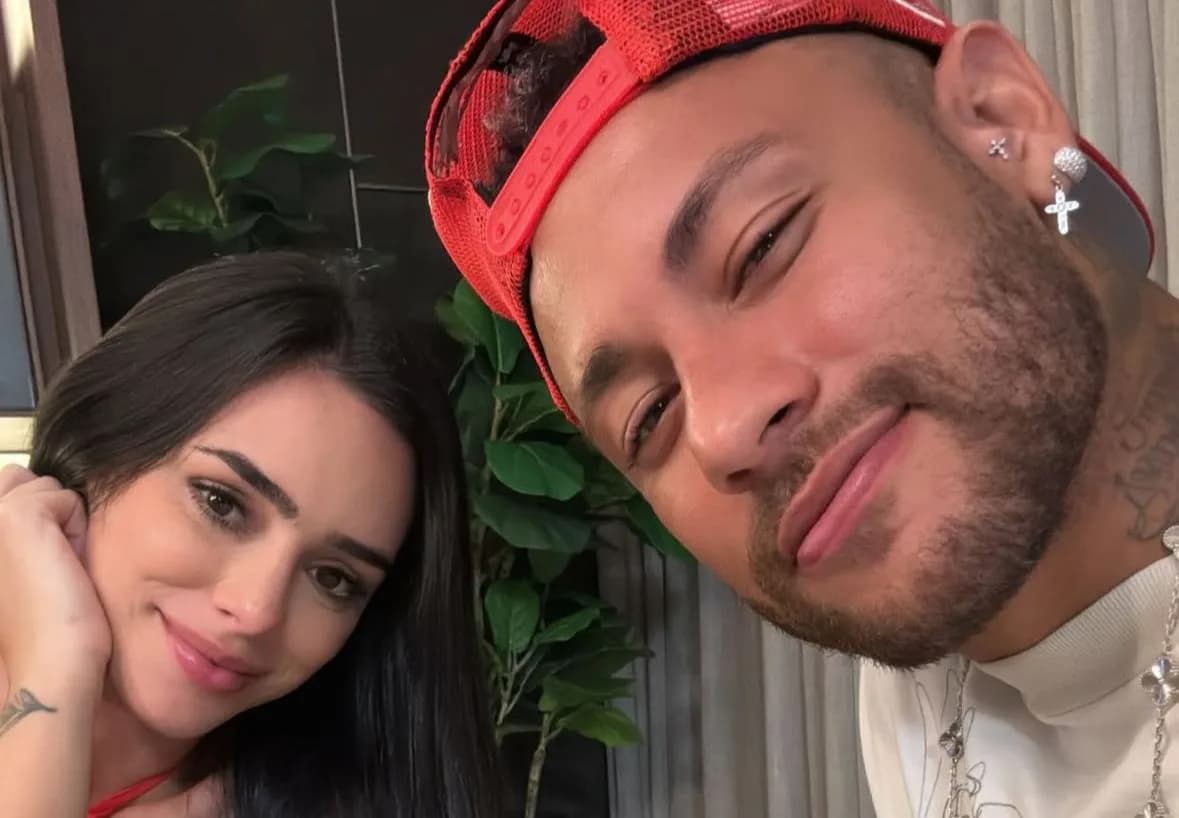 Família Feliz: Neymar comemora casa nova no Brasil ao lado de Bruna Biancardi