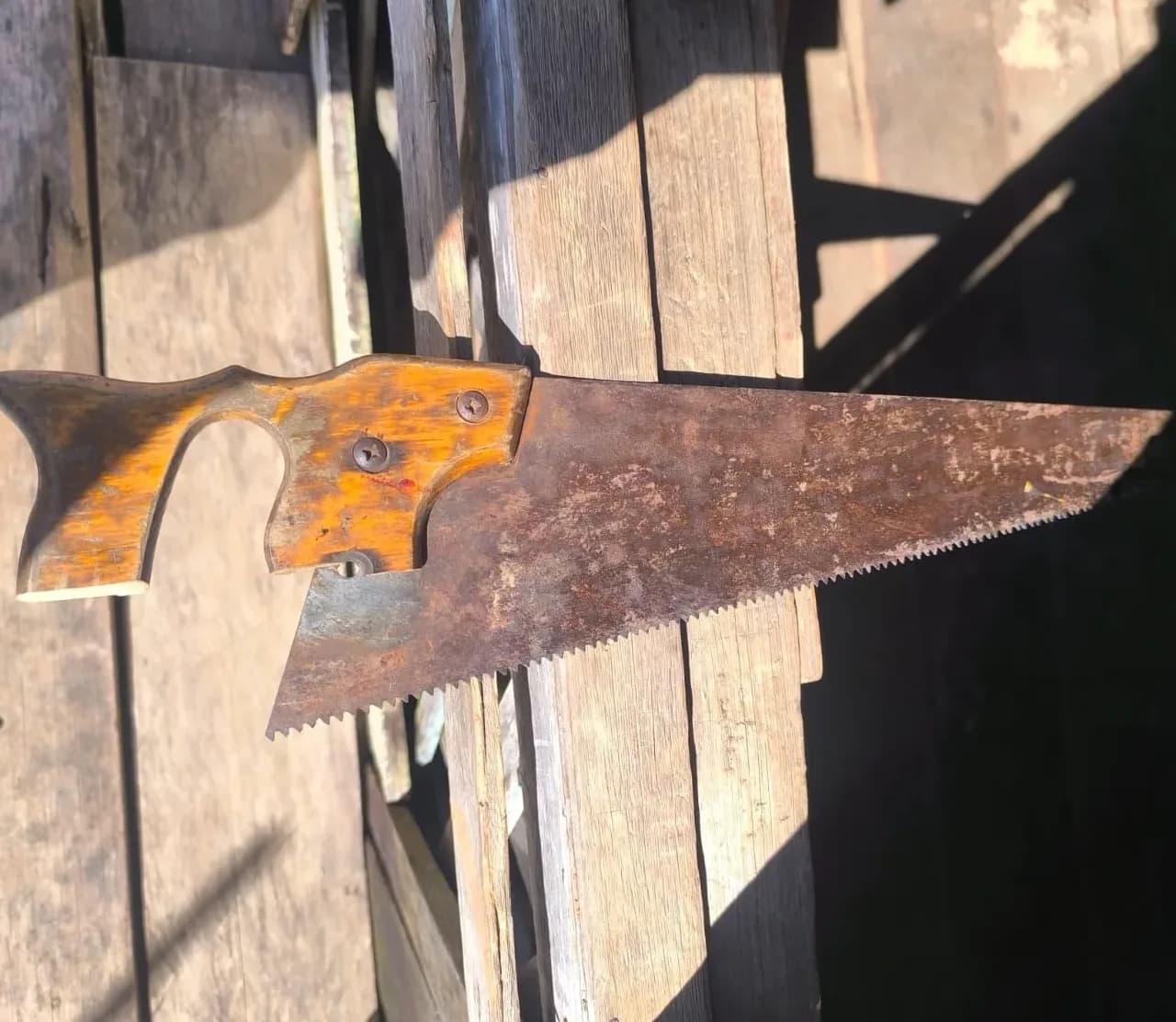 Marido é preso após tentar matar mulher com golpes de serrote no Amazonas
