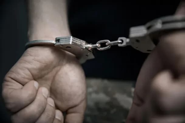Pai é condenado a 26 anos de prisão por tentar matar filha de 4 meses
