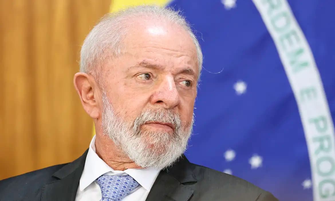 VÍDEO: Lula se pronuncia sobre denúncia contra Bolsonaro: “Tem direito à presunção da inocência”