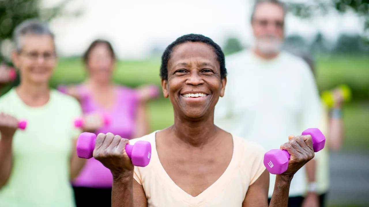 Envelhecimento saudável: como a terceira idade pode evitar lesões ao praticar exercícios físicos