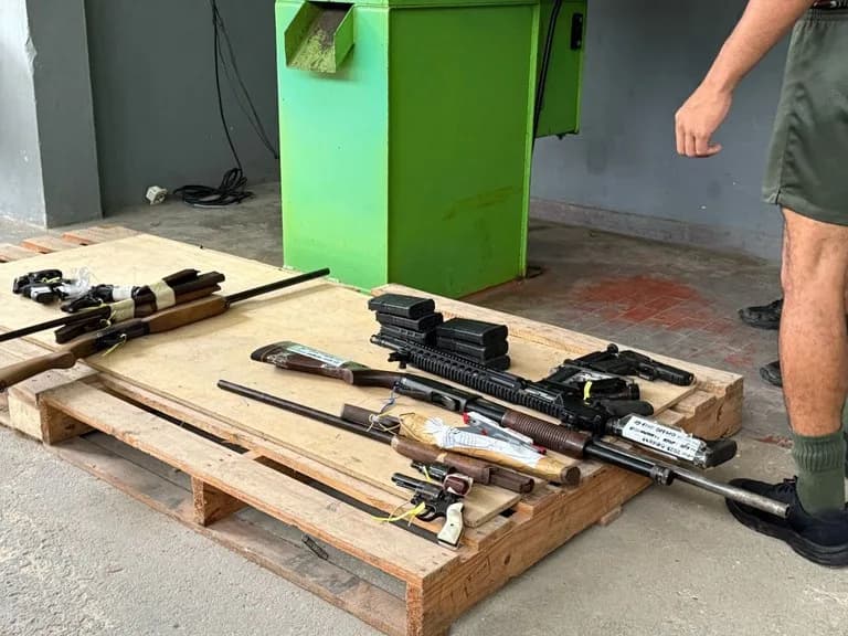 Polícia Federal e Exército destroem armas e carregadores em Manaus