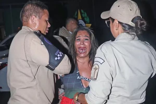 “Filme de terror”: Mulher presa por morder pessoas na Sapucaí diz que vai processar camarote