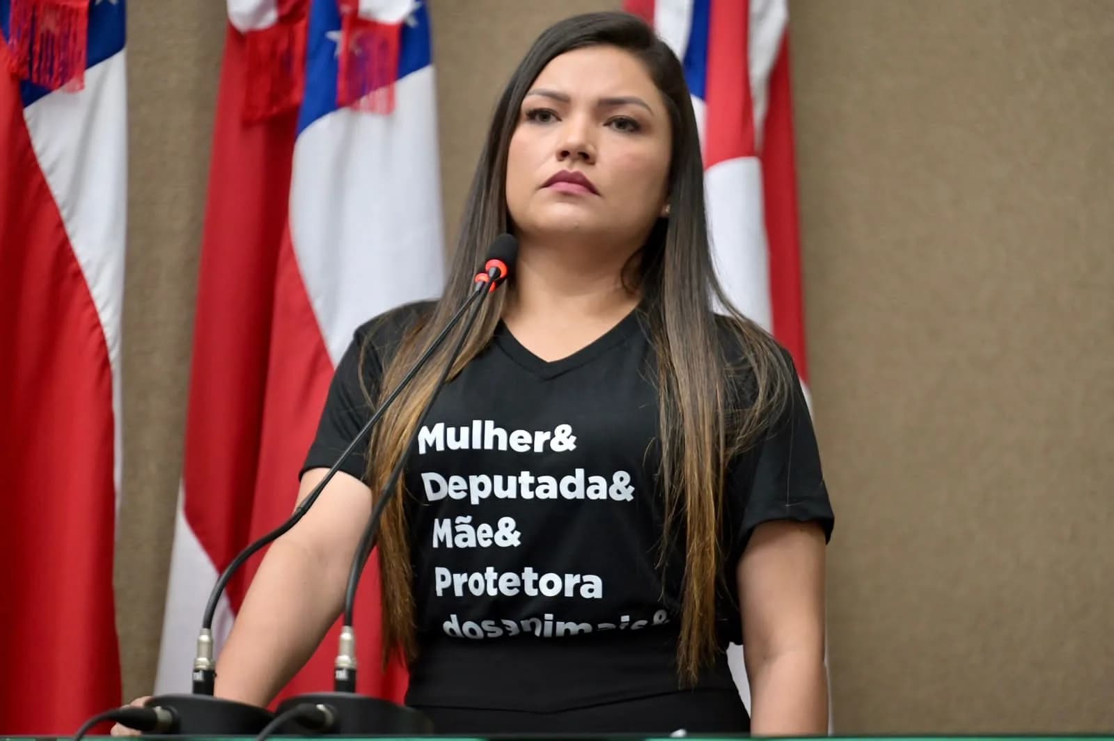 Deputada Joana Darc expõe vídeo de agressão com arma a servidor em condomínio de luxo em Manaus
