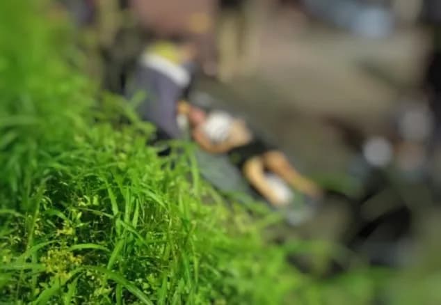 VÍDEOS: Jovem morre ao ter pescoço quebrado durante acidente em Manaus; ela estava no teto solar do carro