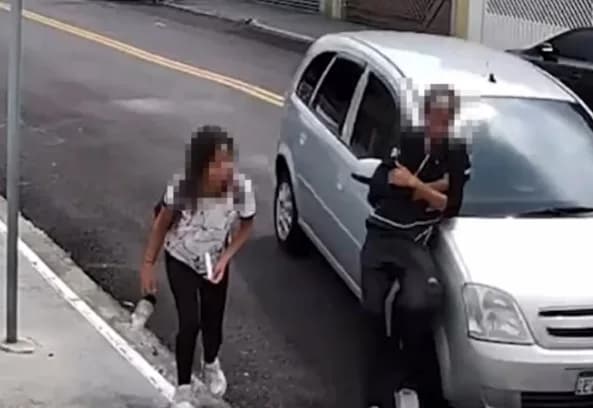 VÍDEO: Pai atropela adolescente após briga com seu filho em escola de SP