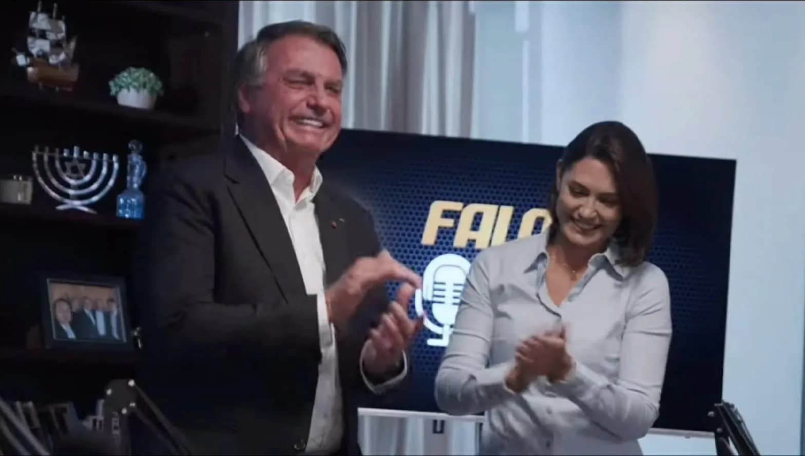 VÍDEO: Jair Bolsonaro comemora aniversário de 70 anos em live no Youtube